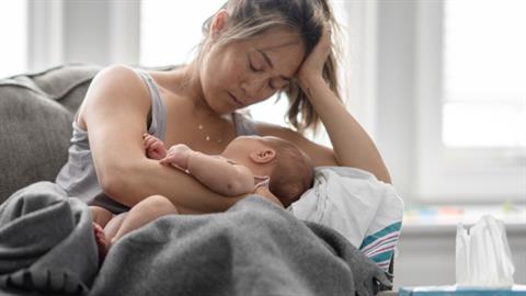 «Αρκετά με τον μύθο ότι πρέπει να απολαμβάνουμε ΚΑΘΕ στιγμή με το μωρό μας - είναι ανέφικτο» 